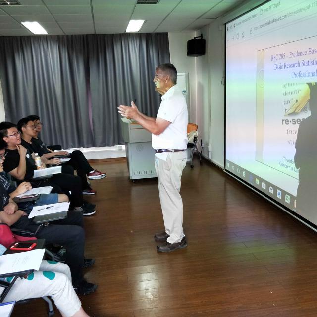 Dr. Theodore I. King讲授理论知识